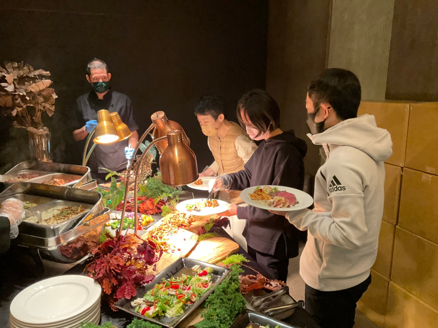 拾趣餐飲精緻外燴餐點展示與企業活動餐檯設計