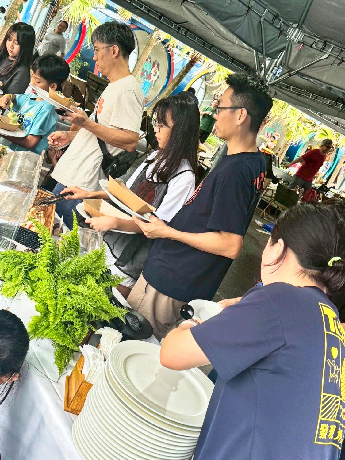 拾趣外燴+車友盛會 外燴美食+熱情的跨國交流派對 海灘趴專屬車友聚會